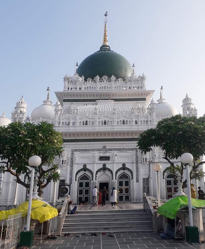 Front view of Mazar Shareef of Hazrat Haji Waris Ali Shah, Dewa Sharif